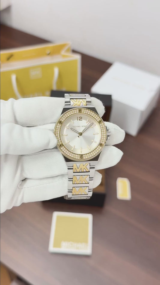 *A perfect fusion of two-tone elegance & sparkling pave glamour.* 🌟