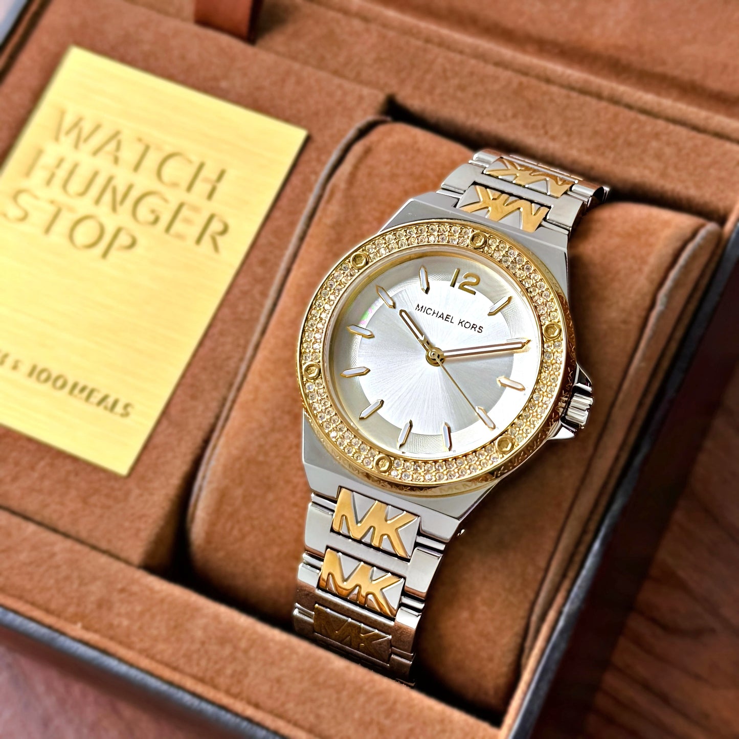 *A perfect fusion of two-tone elegance & sparkling pave glamour.* 🌟