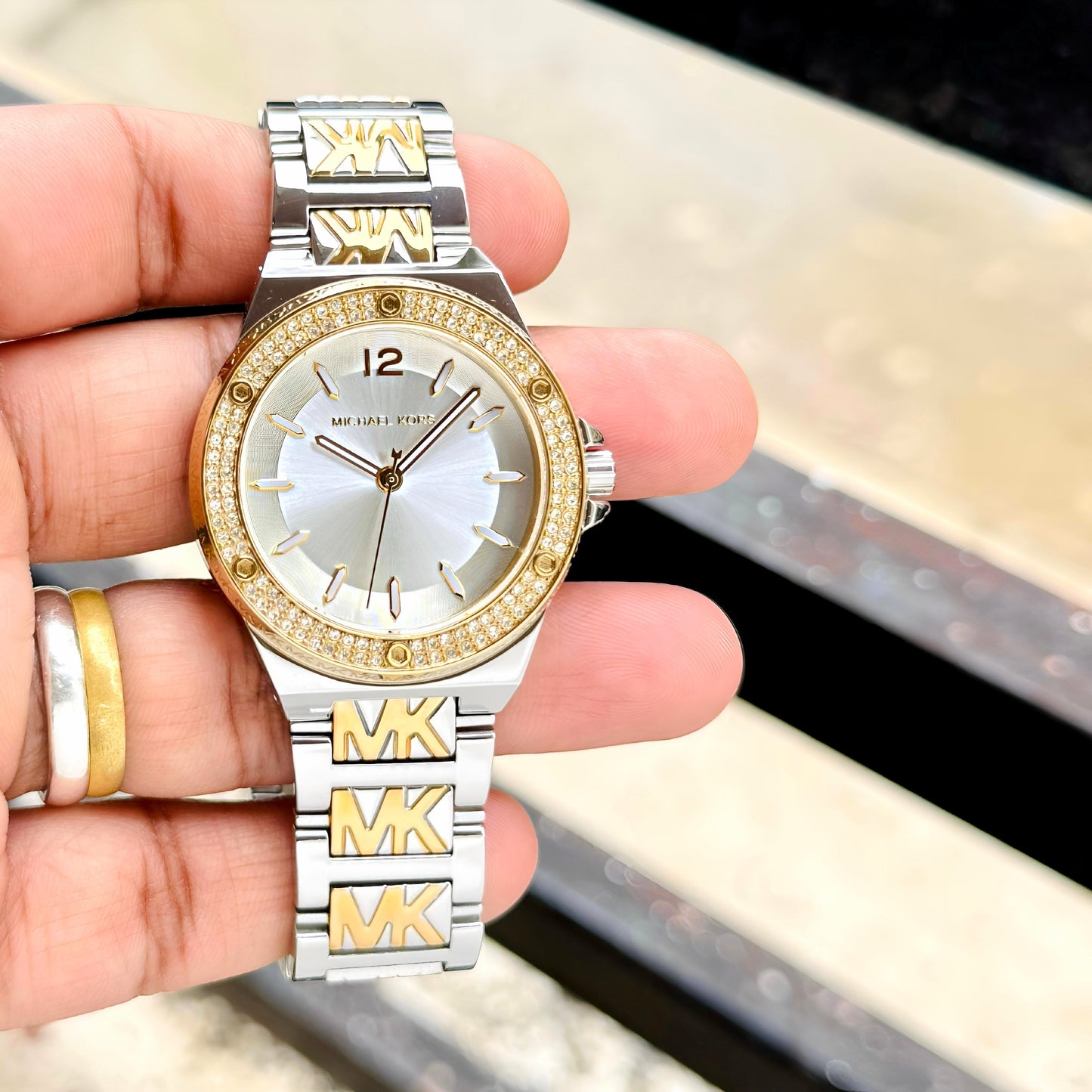 *A perfect fusion of two-tone elegance & sparkling pave glamour.* 🌟
