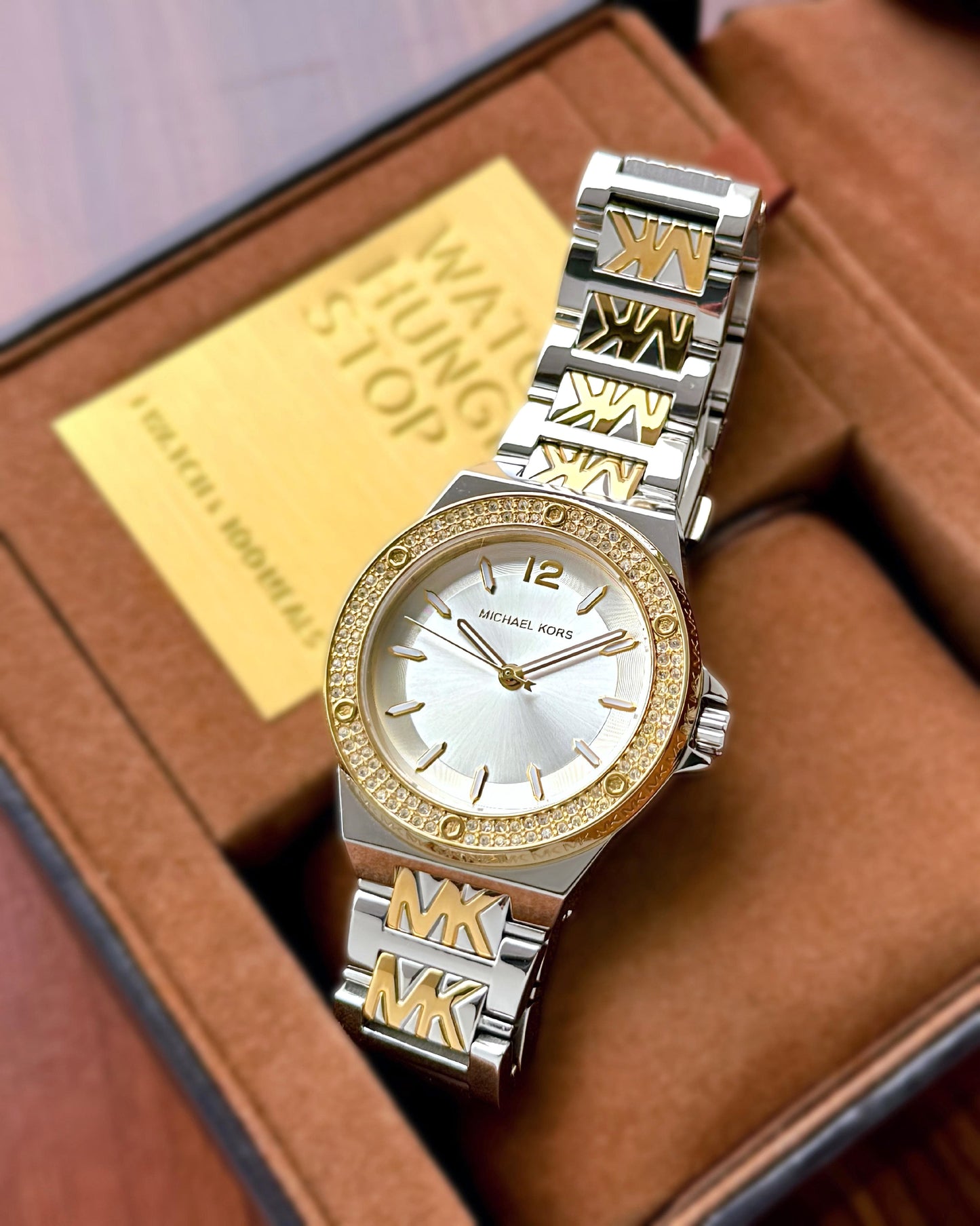 *A perfect fusion of two-tone elegance & sparkling pave glamour.* 🌟
